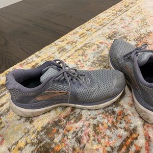 Brook’s Adrenaline 20 size 10.5 purple sneakers